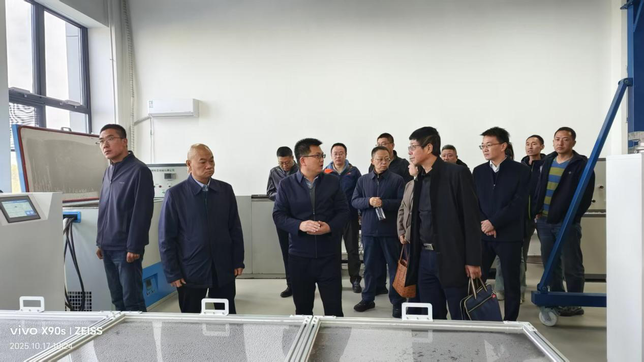 甘肅省節(jié)能監(jiān)察中心主任梁寶靖一行到西部工程檢測研發(fā)基地和甘肅土木工程院調研